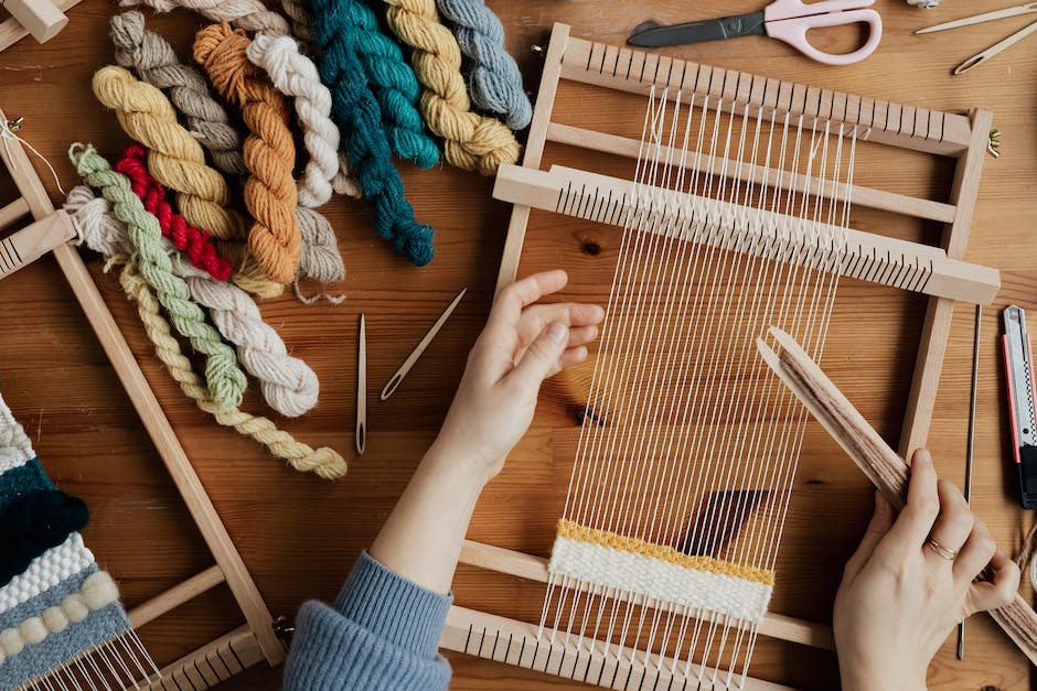 how use a knitting loom